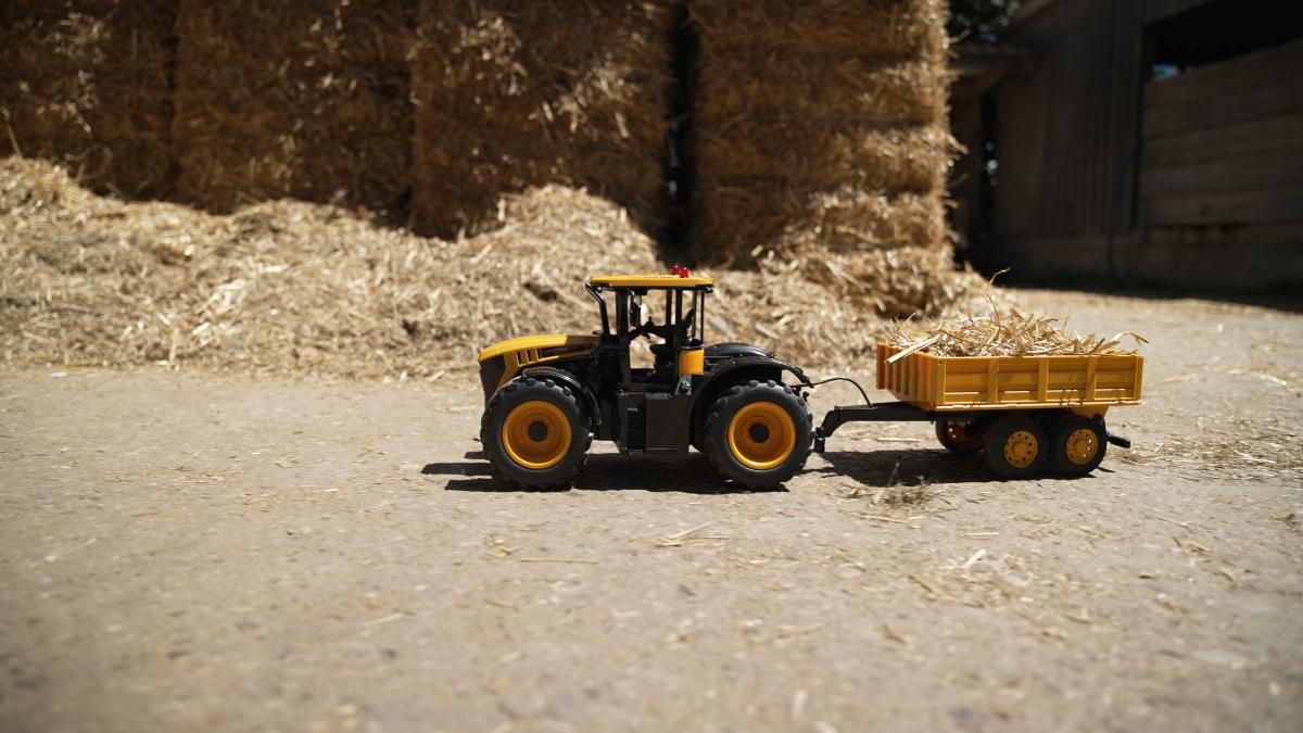 Remote Control JCB Tractor with Trailer | Carson